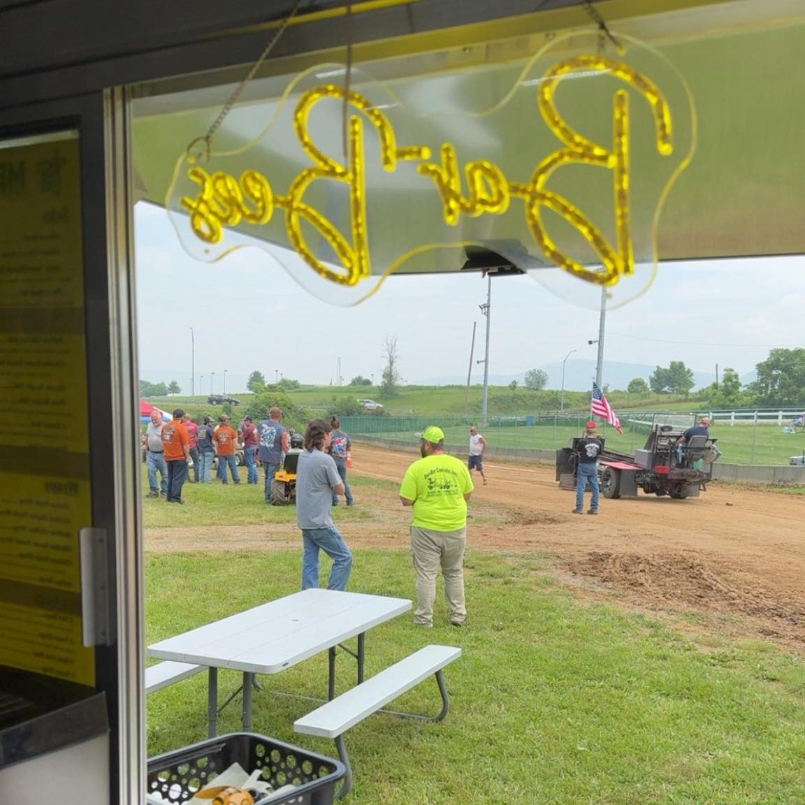 The Bar-Bees Lunchbox food truck